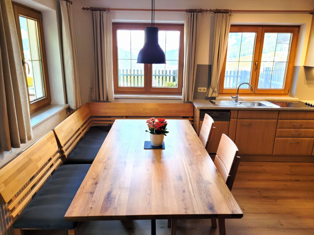 Ferienwohnung Point Zillertalblick Essbereich